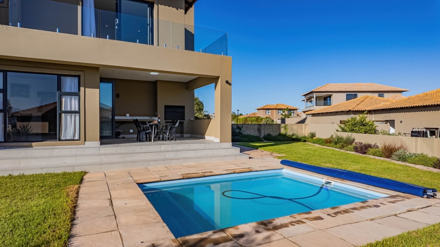 5 Bedroom Property for Sale in The Hill Western Cape